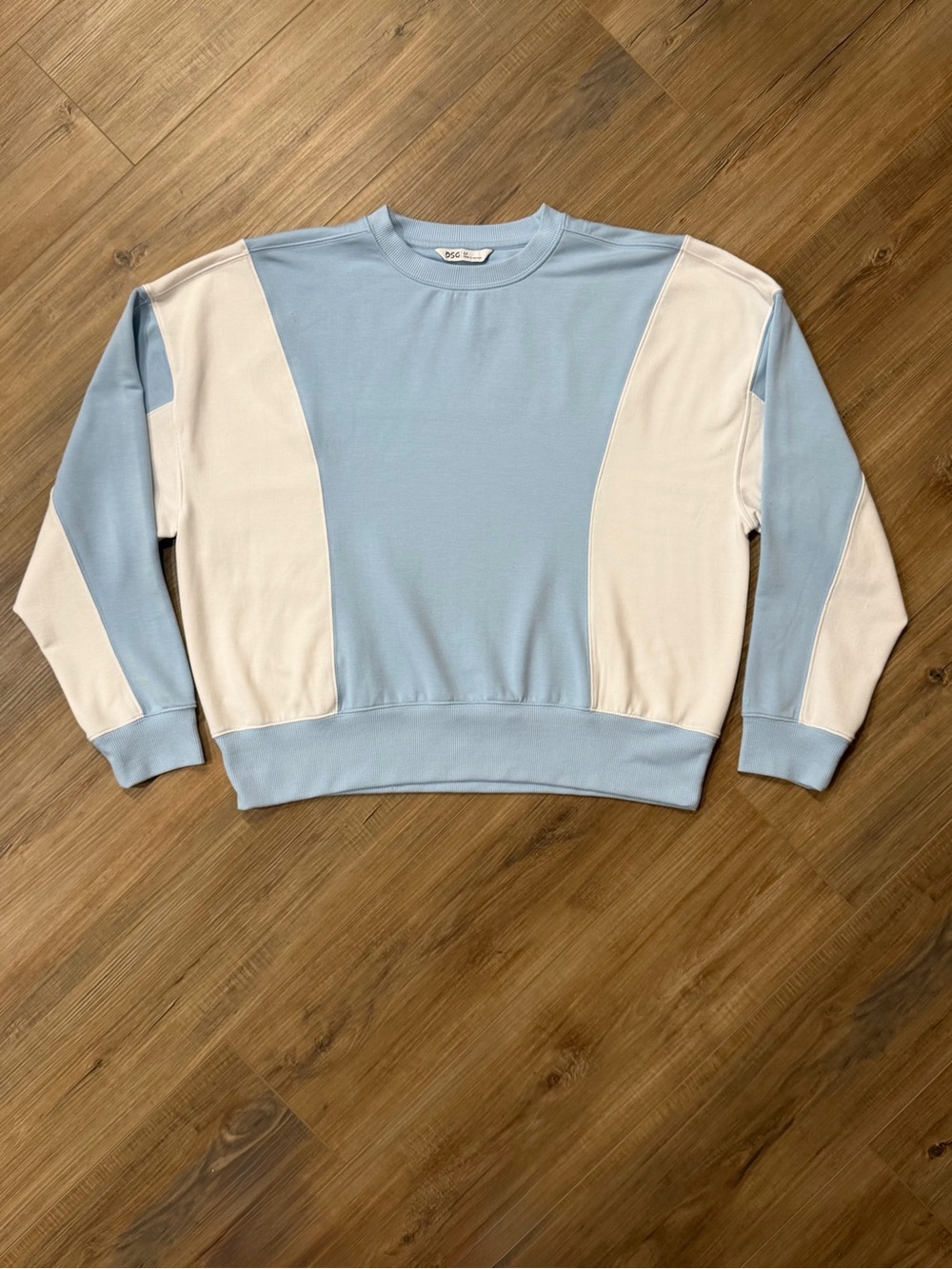 DSG color block light blue & white So Soft Crew Sweatshirt medium
